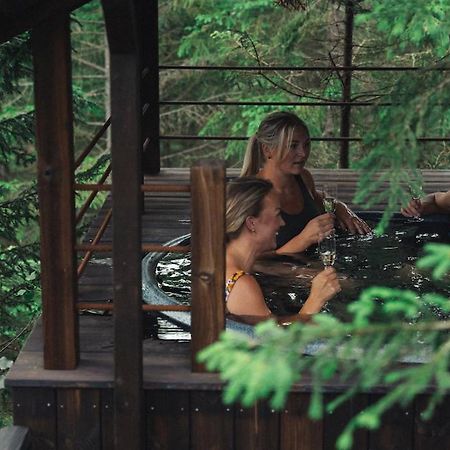 Hyssna Forest Resort Eksteriør billede
